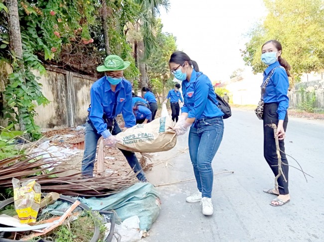 Tuổi trẻ phường An Thới, quận Bình Thủy phát động phong trào “Ngày thứ Bảy tình nguyện”, ra quân thực hiện vệ sinh môi trường, xây dựng nếp sống văn minh đô thị.