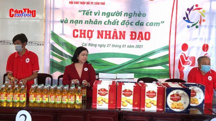 Chợ Tết vì người nghèo