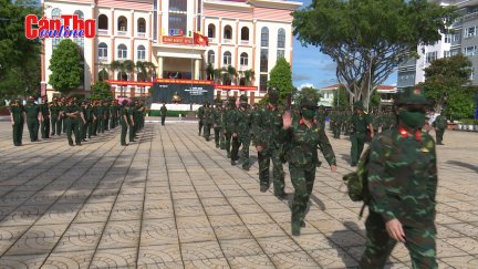 Nhiều cán bộ, chiến sĩ, thầy thuốc, sinh viên lên đường chống dịch COVID-19