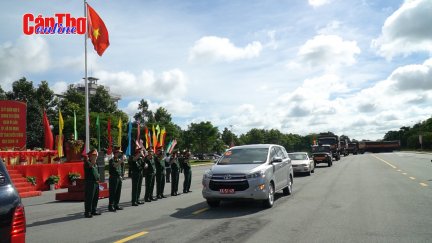 Quân khu 9 tăng cường lực lượng hỗ trợ TP Hồ Chí Minh chống dịch COVID-19