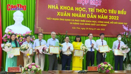 Họp mặt tôn vinh nhà khoa học, trí thức tiêu biểu