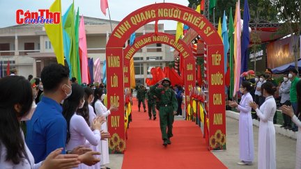 Cần Thơ tưng bừng ngày hội tòng quân