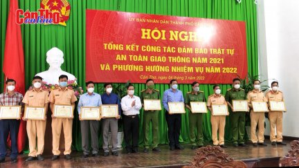 Xây dựng văn hóa giao thông an toàn gắn với kiểm soát hiệu quả dịch COVID-19