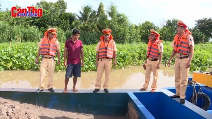 Công an Cần Thơ tạm giữ phương tiện chở cát không rõ nguồn gốc