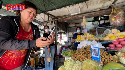 Cần Thơ ra mắt chợ không dùng tiền mặt đầu tiên