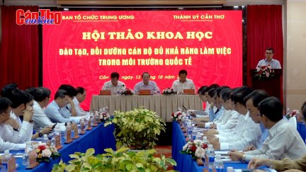 Đào tạo, bồi dưỡng cán bộ đủ khả năng làm việc trong môi trường quốc tế