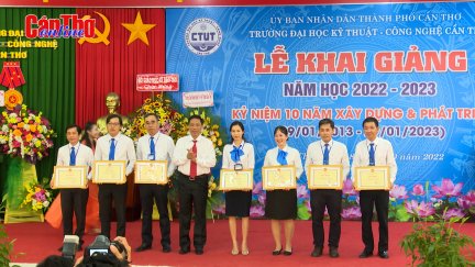 Trường Đại học Kỹ thuật - Công nghệ Cần Thơ khai giảng năm học mới