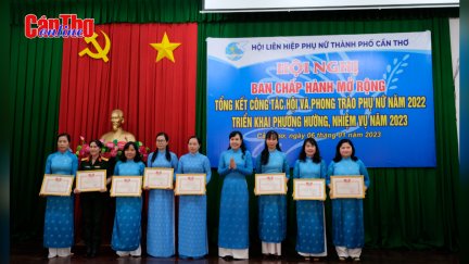 Quan tâm hỗ trợ phụ nữ phát triển toàn diện