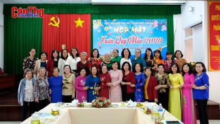 Hội Phụ nữ thành phố họp mặt mừng Xuân 2023