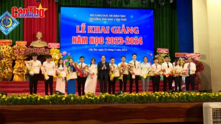 Trường Đại học Cần Thơ khai giảng năm học mới