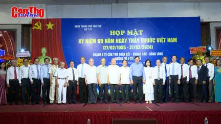 Họp mặt kỷ niệm 69 năm Ngày thầy thuốc Việt Nam