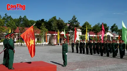 Trung đoàn Bộ binh 932 tổ chức Lễ tuyên thệ chiến sĩ mới năm 2024