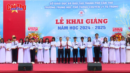 Cần Thơ rộn ràng khai giảng năm học mới