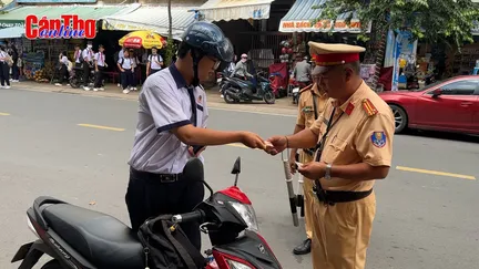 Công an Cần Thơ ra quân kiểm tra, xử lý học sinh chưa đủ điều kiện điều khiển xe cơ giới đường bộ