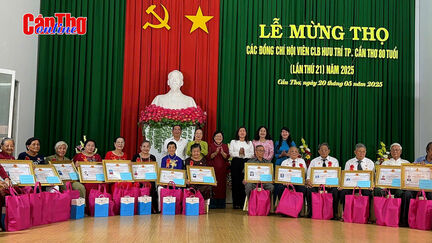 Câu lạc bộ Hưu trí TP Cần Thơ mừng thọ hội viên tròn 80 tuổi