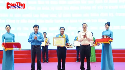 Tôn vinh doanh nghiệp và đoàn viên, người lao động tiêu biểu