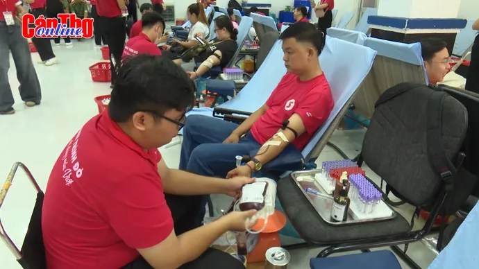 Ngày hội hiến máu “Sắc đỏ Tây Đô”