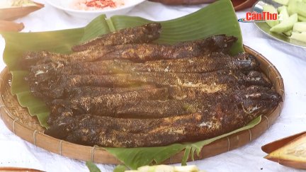 Chái bếp quê nhà kỳ 3: cá lóc nướng trui - khói rơm đồng nội