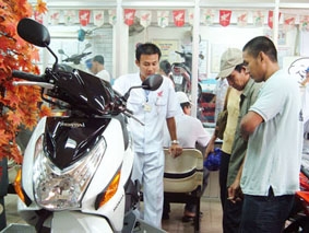 Sôi động thị trường xe gắn máy cuối năm