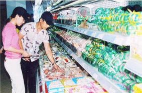 Khẩn trương lo hàng hóa Tết