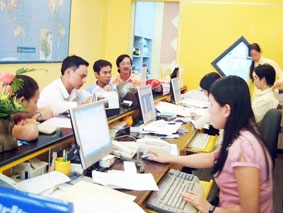 "Trần ai" việc mua vé tàu hỏa, máy bay!