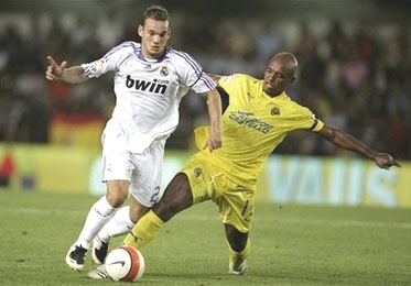 Cuộc đối đầu của hai “niềm kiêu hãnh”