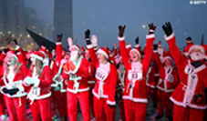 2.000 ông già Noel chạy đua