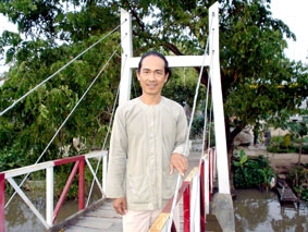 Người làm cầu treo từ thiện ở nông thông