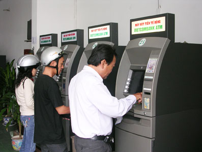 "Làm quen" với thẻ ATM