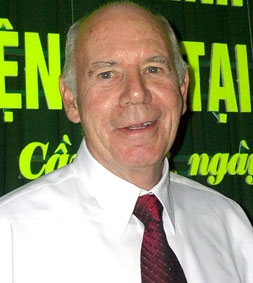 Nên dùng một giấy chứng nhận quyền sử dụng đất có 2 quyền và do một tổ chức quản lý