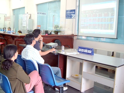 Thị trường chứng khoán phục hồi vất vả