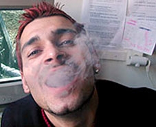 Bị sa thải vì không hút thuốc