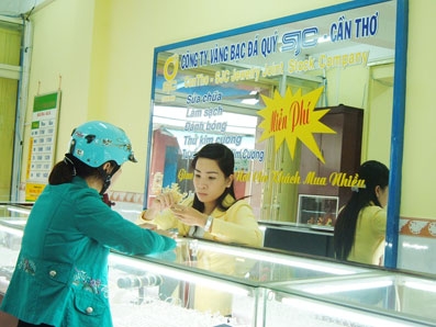 Giá vàng “phi mã”