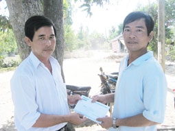 Trao tiền từ thiện