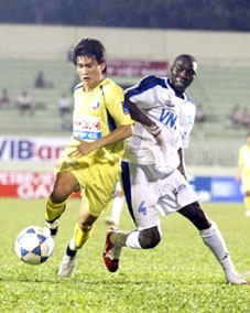 "Thép" tiếp tục được thử lửa