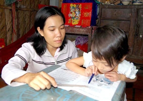 "Cô tiên" của người già và trẻ mồ côi
