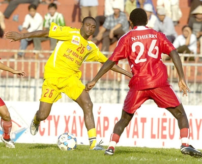 Sân Cần Thơ "dậy sóng"