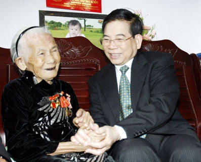 Chủ tịch nước Nguyễn Minh Triết thăm, chúc Tết tại Đà Nẵng và Quảng Nam