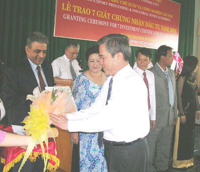 Trao giấy chứng nhận cho 7 doanh nghiệp