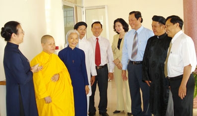 Lãnh đạo thành phố  họp mặt mừng xuân với đại diện các doanh nghiệp, chức sắc các tôn giáo