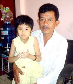 10 năm vất vả vì con