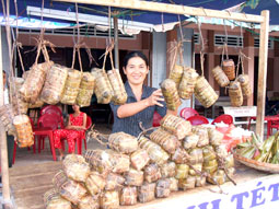 Bay xa hương vị bánh tét Trà Cuôn, tôm khô Vinh Kim