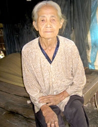 Một bà cụ khốn khó