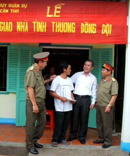 Xuân thấm đượm tình quân dân...