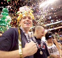 Nửa giờ ăn 241 cánh gà