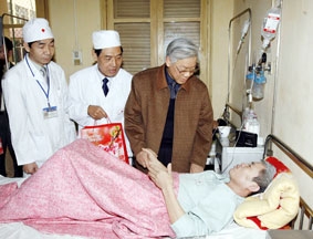Người thầy thuốc phải giàu tình nhân ái, hết lòng vì người bệnh, vì sức khỏe nhân dân