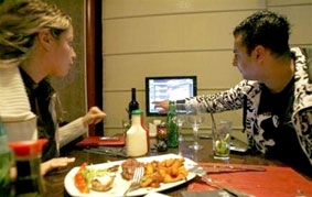 Thực đơn điện tử thay thế hầu bàn