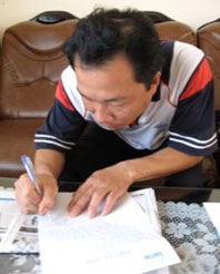 Trao tiền từ thiện