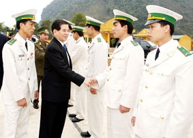 Dựa vào dân để bảo vệ an ninh, ngăn chặn tệ nạn buôn bán ma túy qua biên giới