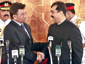 Tổng thống Musharraf ngồi trên "ghế nóng"!